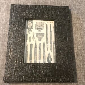 Black Crocodile texture. Holds 4x6 photo. Part of the Paris Photo collection.